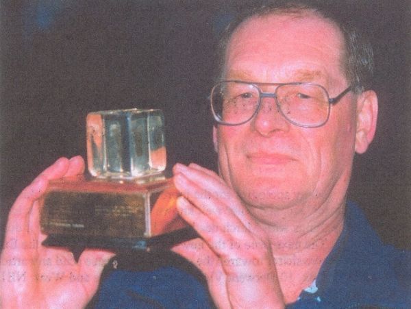 Dave Caudwell winning the Bonnington Trophy in 1998